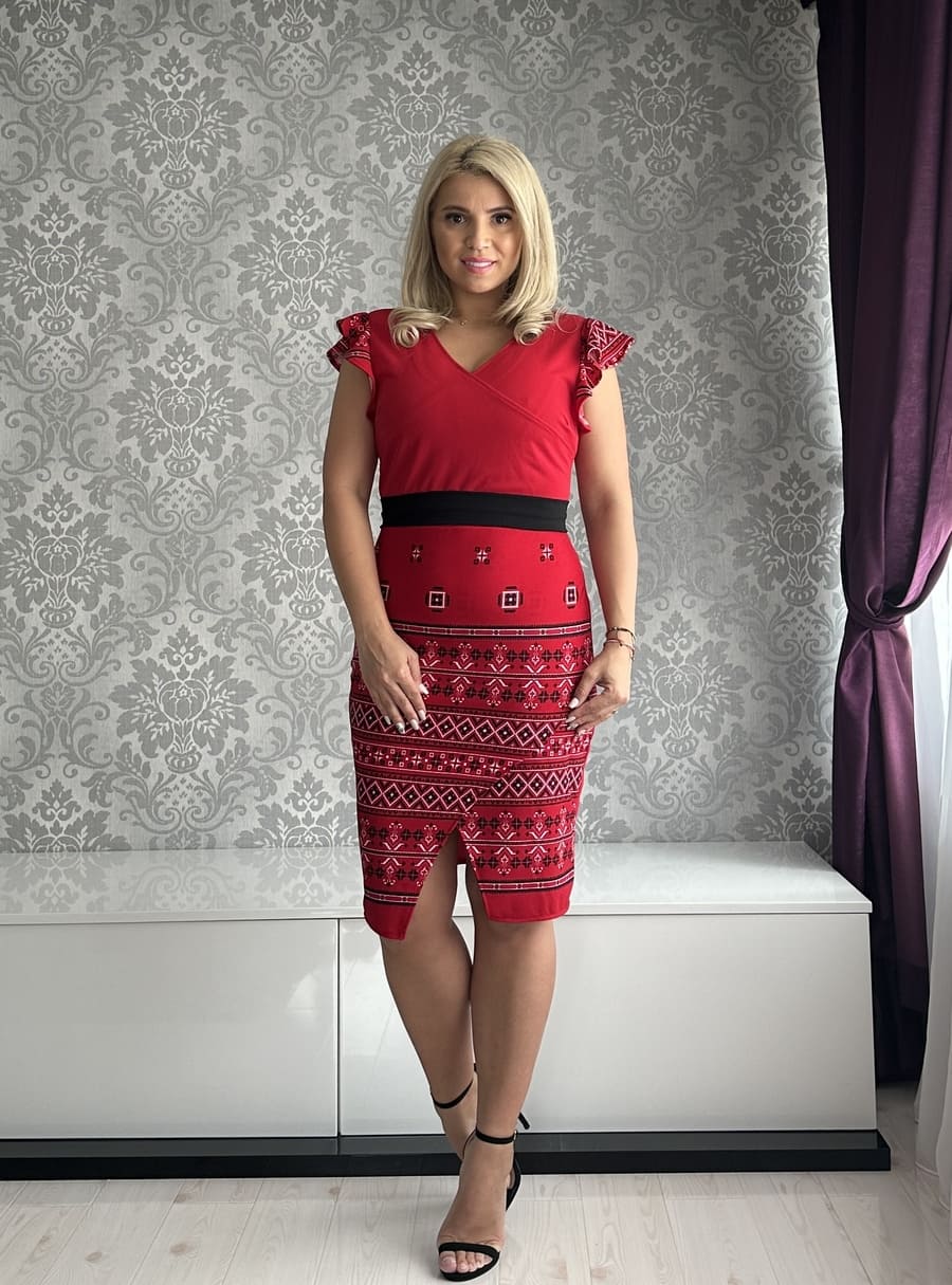 Giulia traditional rosu