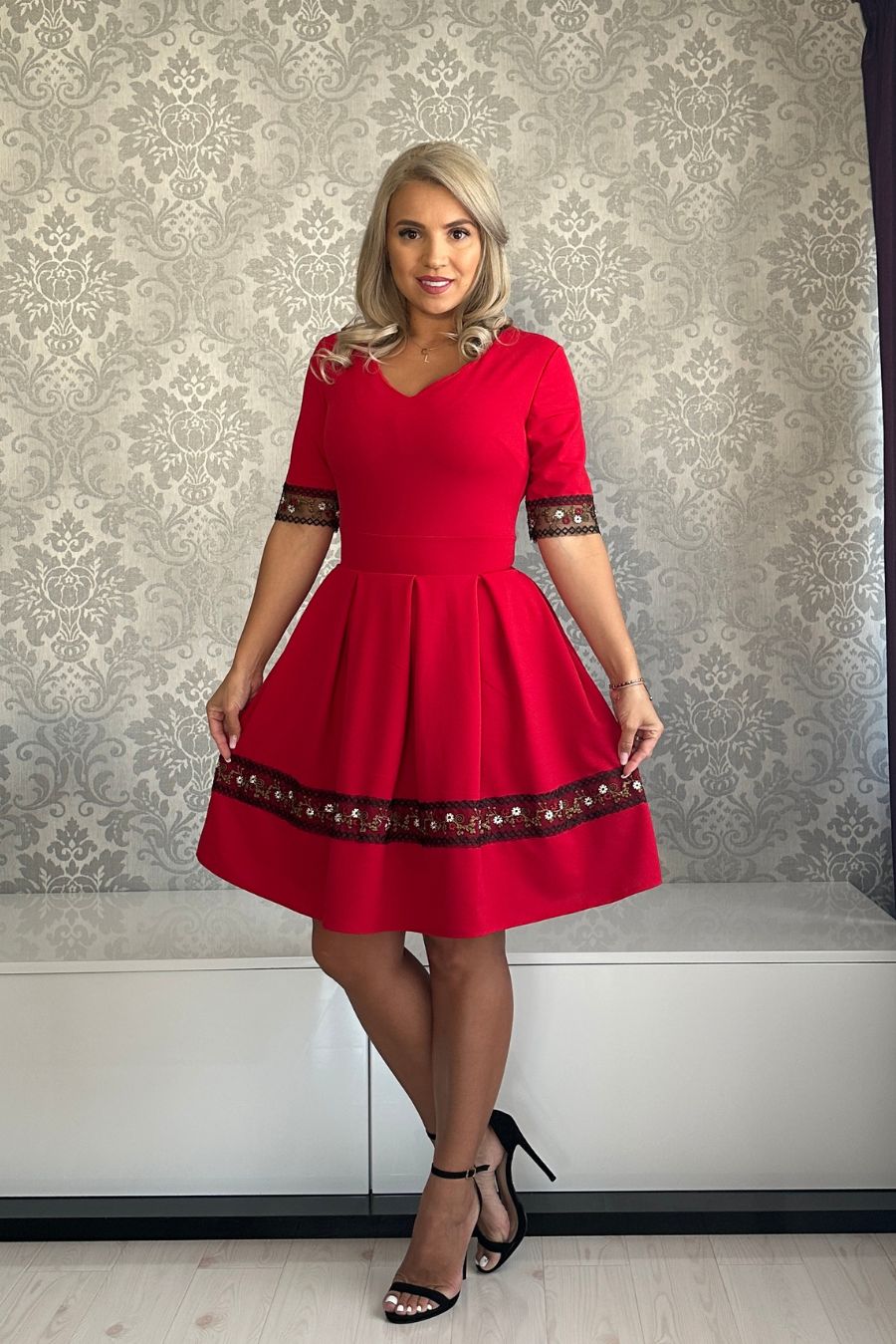 Rochie Roxen pliuri rosie