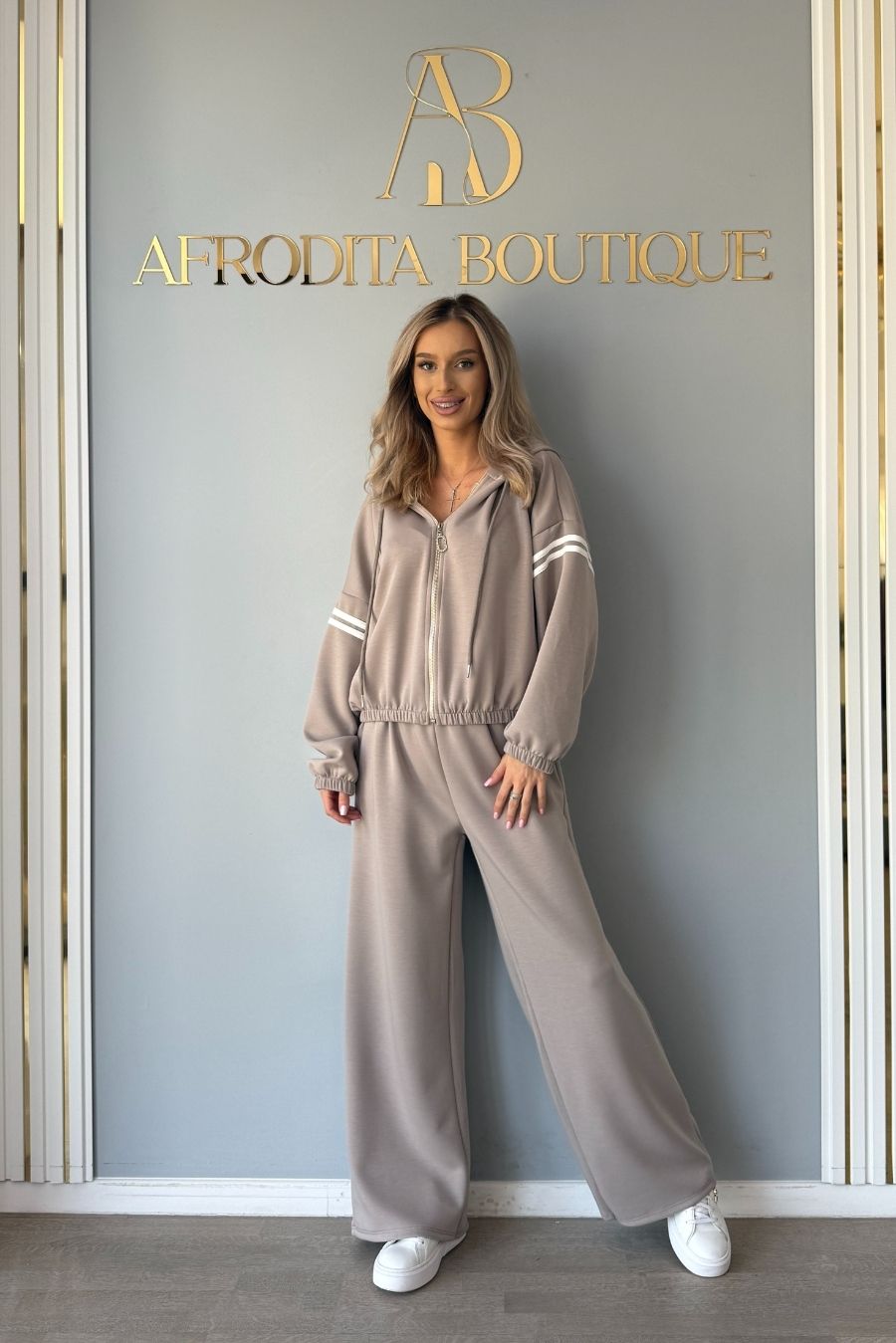 Set Adriana